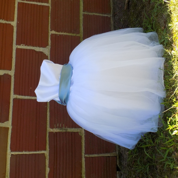 Brand New David's Bridal Flower Girl Dress size 5 - Picture 3 of 7